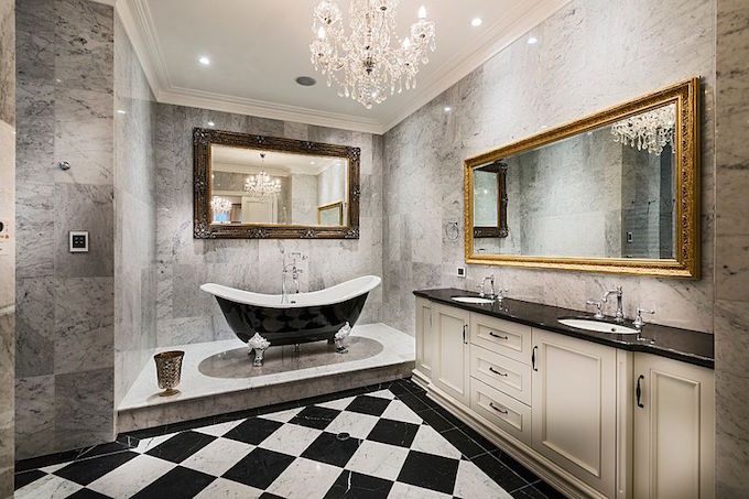 glam-interior-design-for-the-bathroom