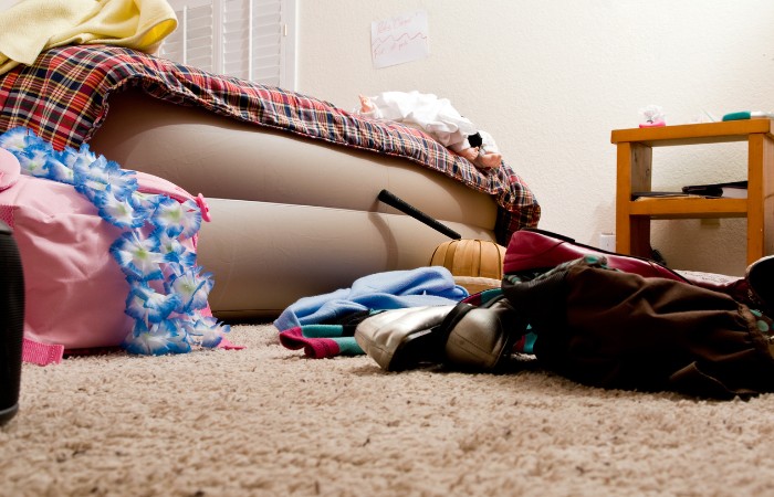 messy-bedroom-floor