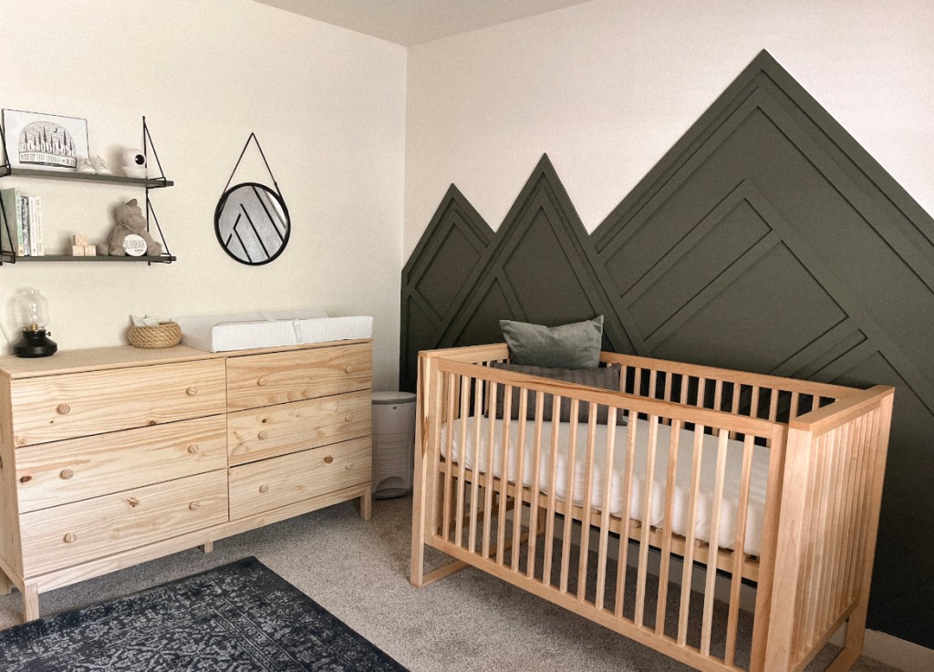 wood-themed-nursery-room-for-baby-boys